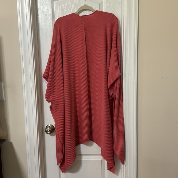 Pink Kimono/Shawl/Cover-up/Sweater/Fringe sleeve never worn - Picture 4 of 4